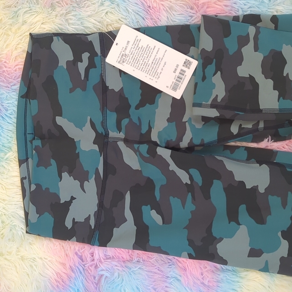 Lululemon Wunder Train HR Tights in Green Camo - Picture 3 of 3